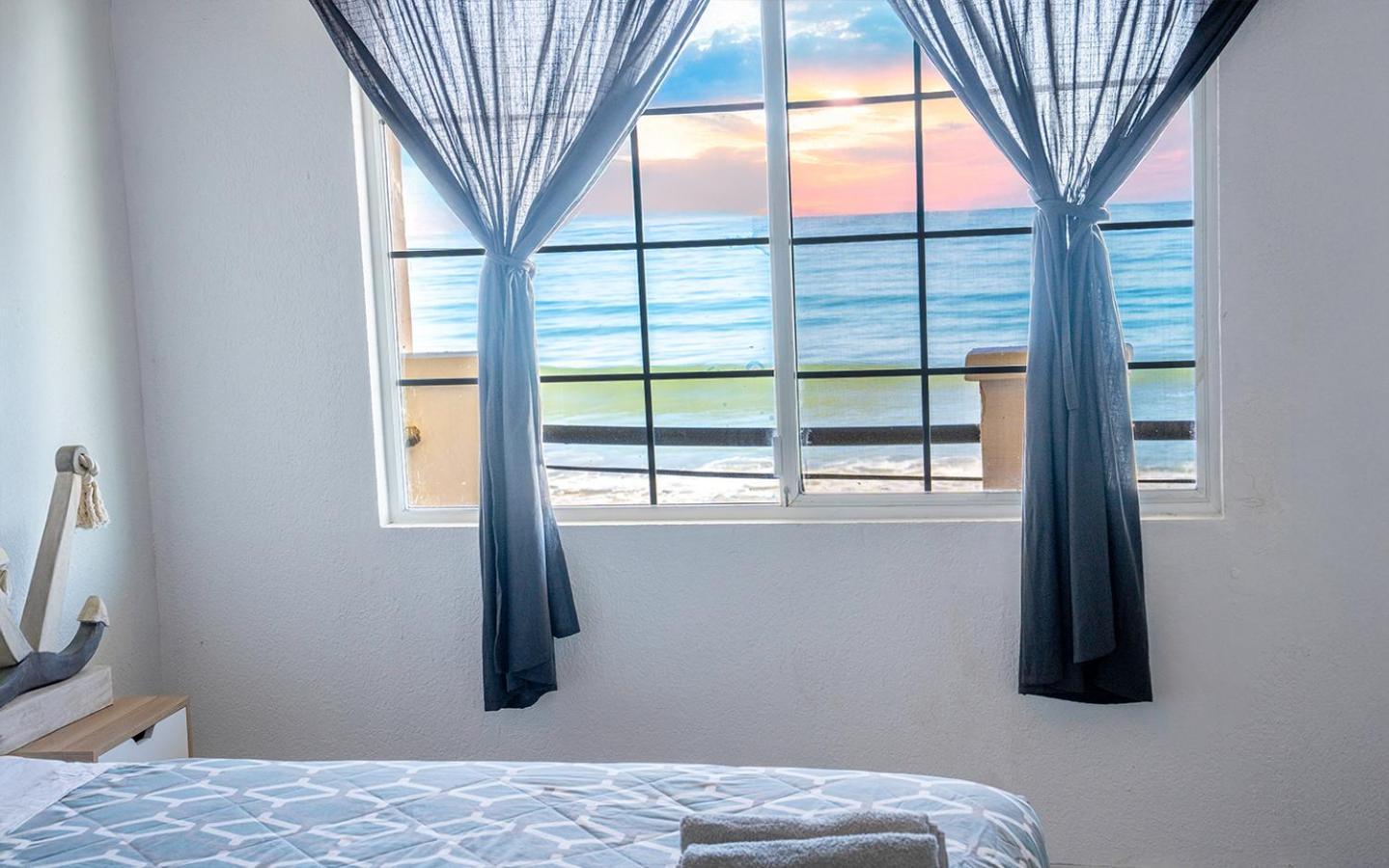Beachfront Two Bedroom With 3 Beds Тіхуана Екстер'єр фото